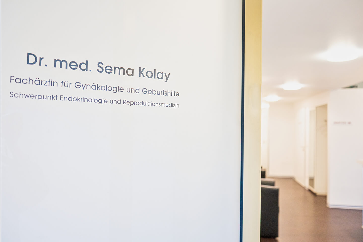 Image Reception area entrance - Dr. med. Sema Kolay | Practice for gynaecology and obstetrics Heidelberg